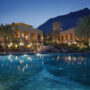 Zighy Bay Pool bei Nacht. Luxusreise