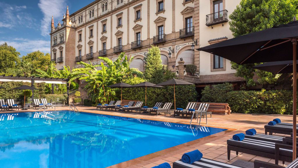Hotel Alfonso XIII: Pool. Luxusreisen