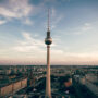 Blick auf den Alexanderturm in Berlin. Luxusreisen