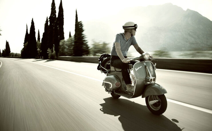 Mit der Vespa über die Alpen. Luxusreise