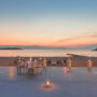 Erleben Sie im Amanzoe ein unvergessliches Dinner bei Sonnenuntergang. Luxusreisen