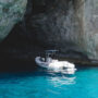 Türkisblaues Wasser soweit das Auge reicht – das ist Capri. Luxusreise
